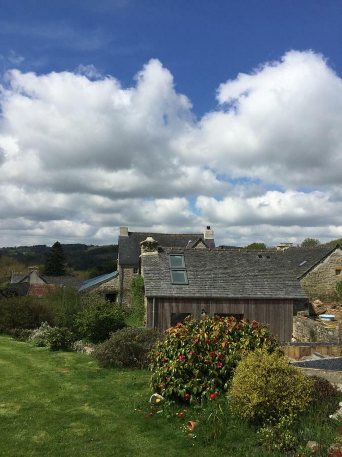 Le Gite "Le Grand Chene" Le Cloitre-Saint-Thegonnec Exteriör bild